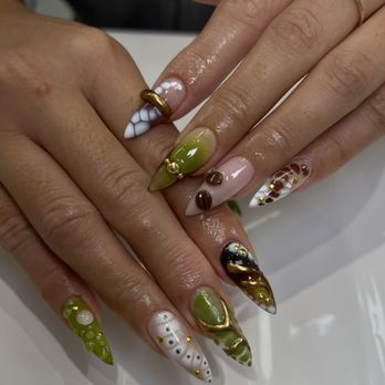 Liz Nail & Spa - Gel z with deign - Nail Salons Near Me - Flushing, New York