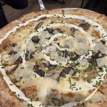 MELLOW MUSHROOM CHANTILLY - Updated June 2024 - 373 Photos & 393