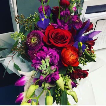 Charming Florals & Finds - Beautiful Valentine's Day flowers. - Florists Near Me - Dallas, Texas