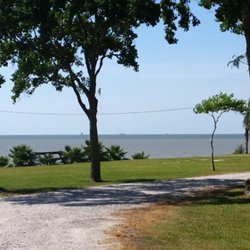 Beach City Rv Resort - Enjoy the quiet of country living just 10 minutes from the cities of Baytown and Mont Belvieu.