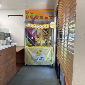 Cap City Squeeze Juice Bar - Juice Bars & Smoothies Near Me - Sacramento, California