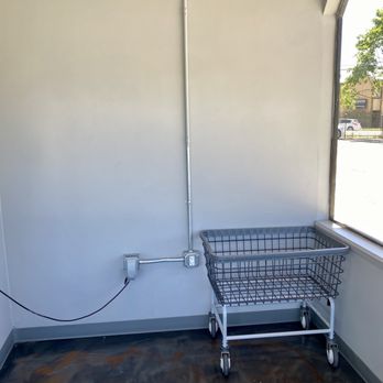 San Leandro Washery - Laundry cart plus charging outlet. - Laundromat Near Me - San Leandro, California San Leandro Washery - Laundry cart plus charging outlet. - Laundromat Near Me - San Leandro, California