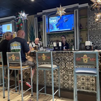 Que Pasa Mex - people sitting at a bar - Mexican Near Me - Jacksonville, Florida Que Pasa Mex - people sitting at a bar - Mexican Near Me - Jacksonville, Florida
