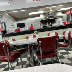 The Grill at Madison Drug - Counter