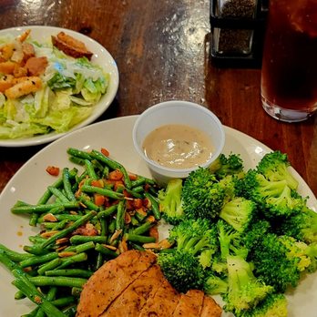 la Madeleine - Chicken La Madeline with green beans, broccoli, a petite salad, and an iced tea. - Bakeries Near Me - Austin, Texas