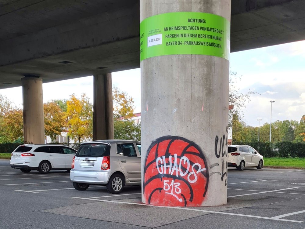PARKPLATZ UNTER DER STELZENBRÜCKE Marienburger Str., Leverkusen, NordrheinWestfalen, Germany