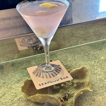Seafood Bar at The Breakers - Fish Tank Bar with Cosmopolitan - Seafood Near Me - Palm Beach, Florida