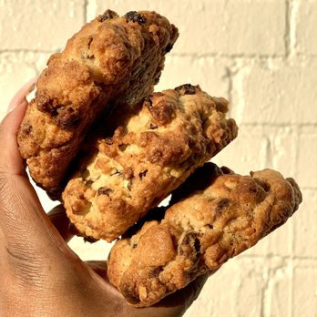 Levain Bakery - Georgetown, D.C - Chocolate Chip Walnut and Oatmeal Raisin Cookies - Bakeries Near Me - Washington, DC, District of Columbia Levain Bakery - Georgetown, D.C - Chocolate Chip Walnut and Oatmeal Raisin Cookies - Bakeries Near Me - Washington, DC, District of Columbia