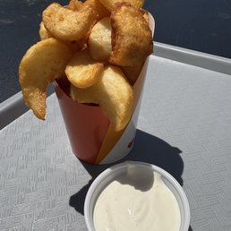 Fries with garlic sauce Fries with garlic sauce