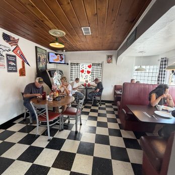 Mo's Diner & Lounge - Front seating area checked floors a few tables & booths - Diners Near Me - Manitou Springs, Colorado Mo's Diner & Lounge - Front seating area checked floors a few tables & booths - Diners Near Me - Manitou Springs, Colorado