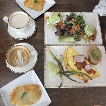 Madres Brunch - Eggs benedict, al pastor omelette, chai latte, vanilla latte, hashbrowns - Breakfast & Brunch Near Me - Whittier, California