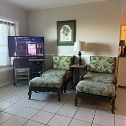 Life in Paradise Vacation Rentals - Living area