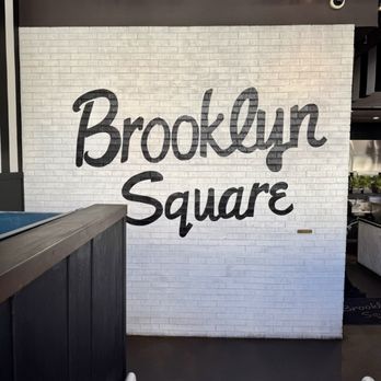 Brooklyn Square - Left Entrance (with a wheelchair lift on the left). - Pizza Near Me - Pasadena, California