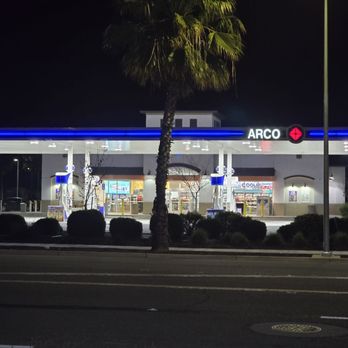 ARCO - Sunday 3/15/2026 @ 3am. It's closed and pump stopped. - Gas Stations Near Me - Merced, California