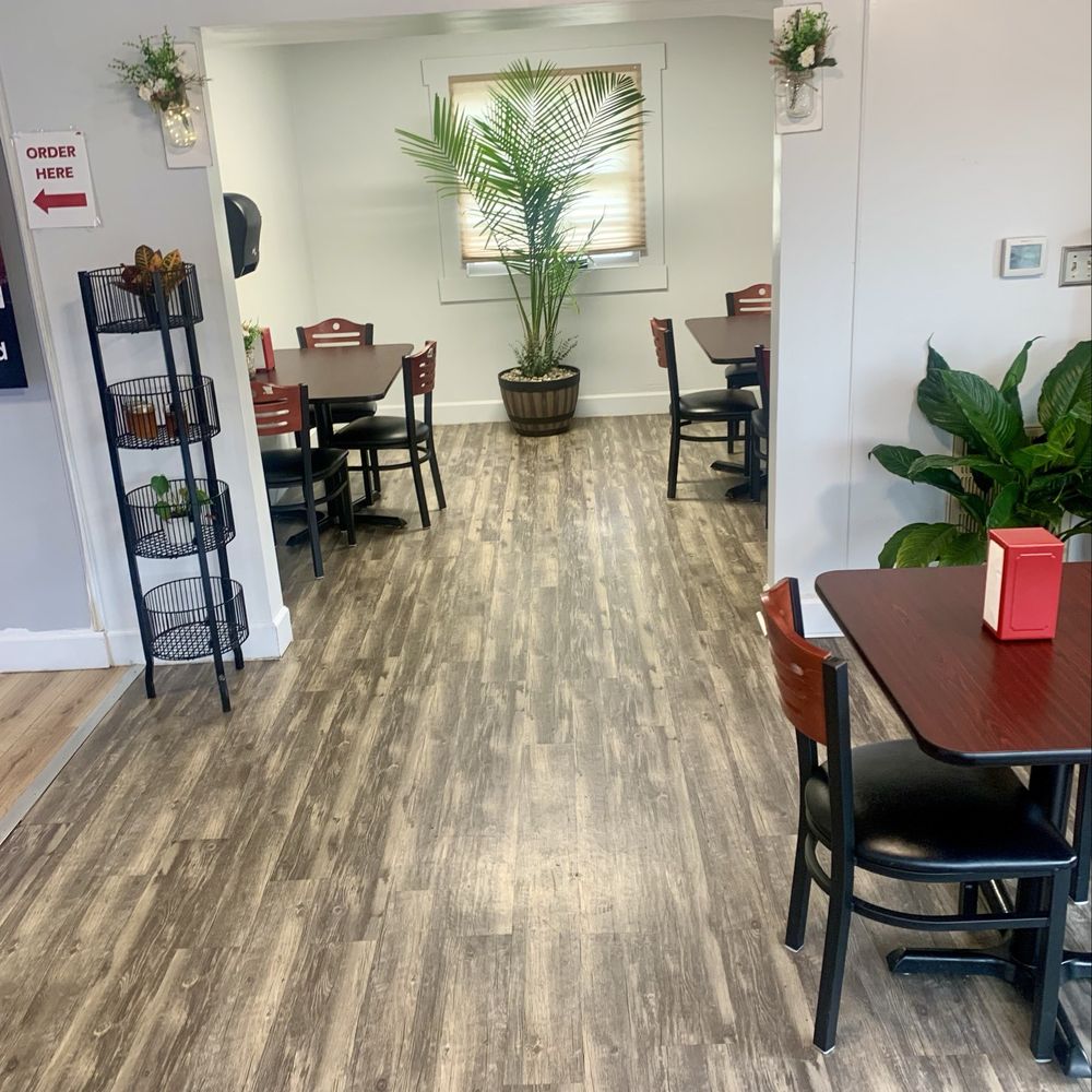 BBQ HOUSE - Dining room - Barbeque Near Me - Medford, Oregon