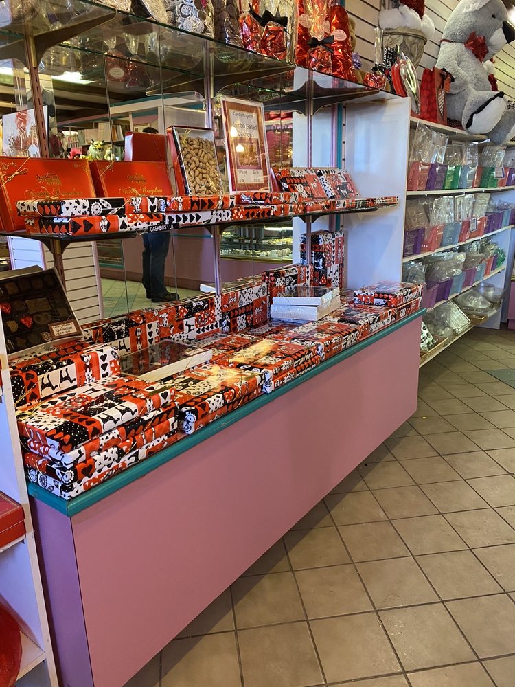 CANDY KINGDOM Updated September 2024 55 Photos 235 Harvard St