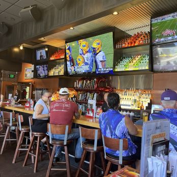 Drake's - Inside decor - Burgers Near Me - Burlington, North Carolina