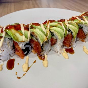 Maki Noho - Spicy tuna roll, this isn't a mild spicy and the avocado is so creamy and gives you a nice contrast to the kick in the yummy tuna! - Japanese Near Me - North Hollywood, California Maki Noho - Spicy tuna roll, this isn't a mild spicy and the avocado is so creamy and gives you a nice contrast to the kick in the yummy tuna! - Japanese Near Me - North Hollywood, California
