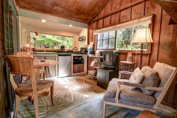 Volcano Artist Cottage by null