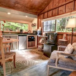 Volcano Artist Cottage