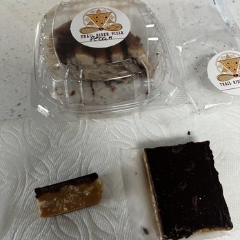 Trail Rider - Platinum bar and Pecan Cinnamon Roll - Pizza Near Me - Cedar Crest, New Mexico
