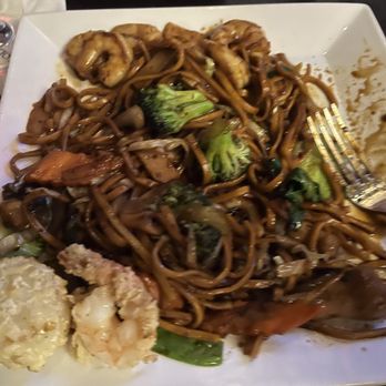 Lillie's Asian Cuisine - Wok tossed noodles with vegetables and shrimp. - Asian Fusion Near Me - Biloxi, Mississippi Lillie's Asian Cuisine - Wok tossed noodles with vegetables and shrimp. - Asian Fusion Near Me - Biloxi, Mississippi