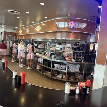 Ruby's Diner - Diners Near Me - Commerce, California