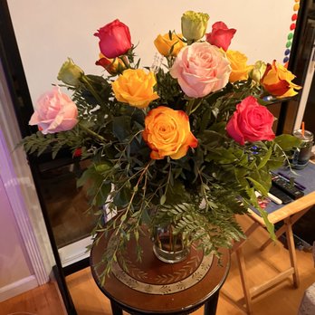 Burns Florist - Orange is one of my favorite colors and the orange roses with burnt edges are just gorgeous. Thank you so much Kelly - Florists Near Me - San Rafael, California