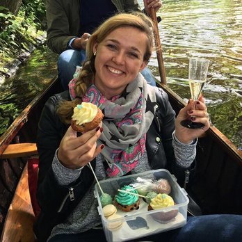 Bunny & Scott - Happy Birthday paddeln mit lecker CupCakes von Bunny ans Scott. - Cafes Near Me - Hamburg, HH