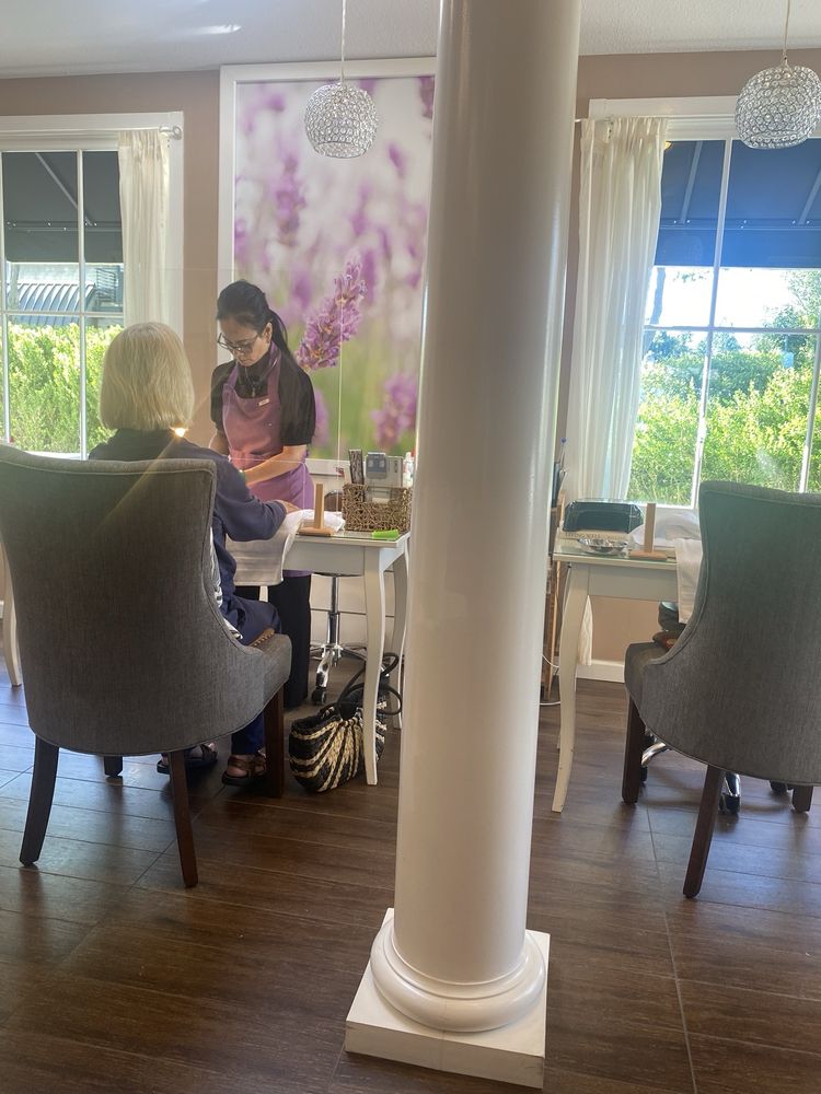 Lavender Nail Salon Logo