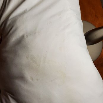 Oakes Hotel - Another stained pillow, no guesses what that hardened stain is.. - Hotels Near Me - Niagara Falls, Ontario Oakes Hotel - Another stained pillow, no guesses what that hardened stain is.. - Hotels Near Me - Niagara Falls, Ontario