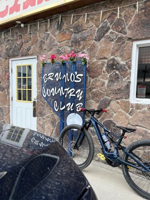 Bruno's Country Club by null