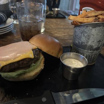 Burgerology Midtown - American Near Me - New York, New York