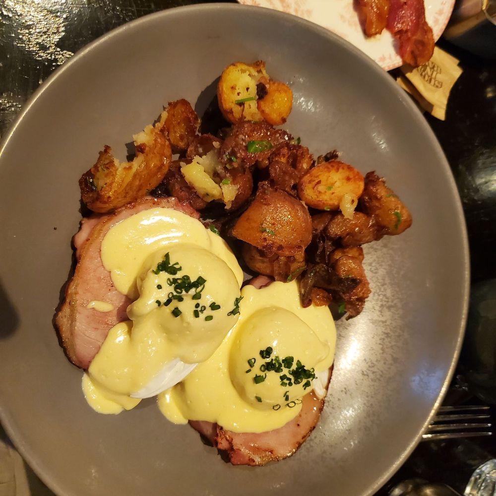 The Commoner - Eggs Benedict with crispy potatoes. - New American Near Me - Pittsburgh, Pennsylvania The Commoner - Eggs Benedict with crispy potatoes. - New American Near Me - Pittsburgh, Pennsylvania