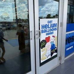 Five Below - Entrance