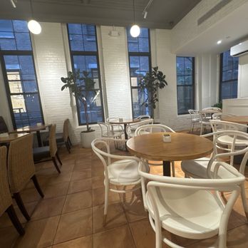 HARBS SoHo - Empty - Bakeries Near Me - New York, New York