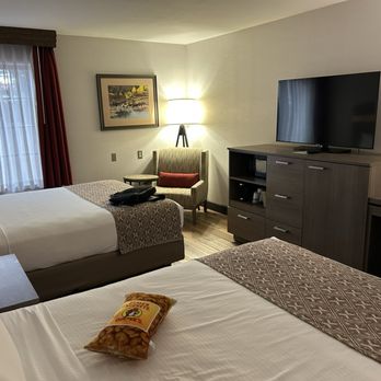 Best Western Moriarty Heritage Inn - Good sized room with a desk, chair & table, and two beds - Hotels Near Me - Moriarty, New Mexico Best Western Moriarty Heritage Inn - Good sized room with a desk, chair & table, and two beds - Hotels Near Me - Moriarty, New Mexico