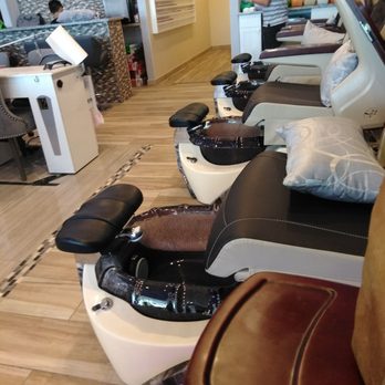 Luxe Nail Bar - The seating - Nail Salons Near Me - San Antonio, Texas Luxe Nail Bar - The seating - Nail Salons Near Me - San Antonio, Texas