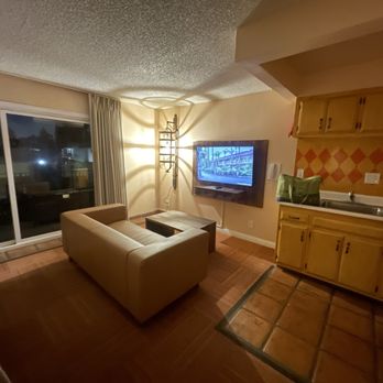 Hotel Pepper Tree Boutique Kitchen Studios - Anaheim - Hotels Near Me - Anaheim, California