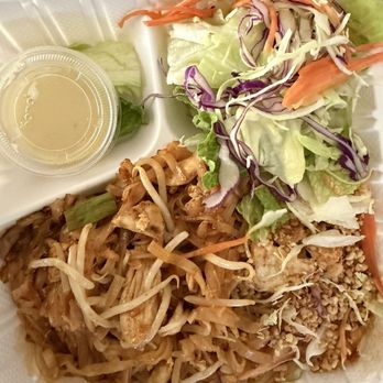 Diho Siam - Chicken pad Thai lunch - Thai Near Me - Mission Viejo, California