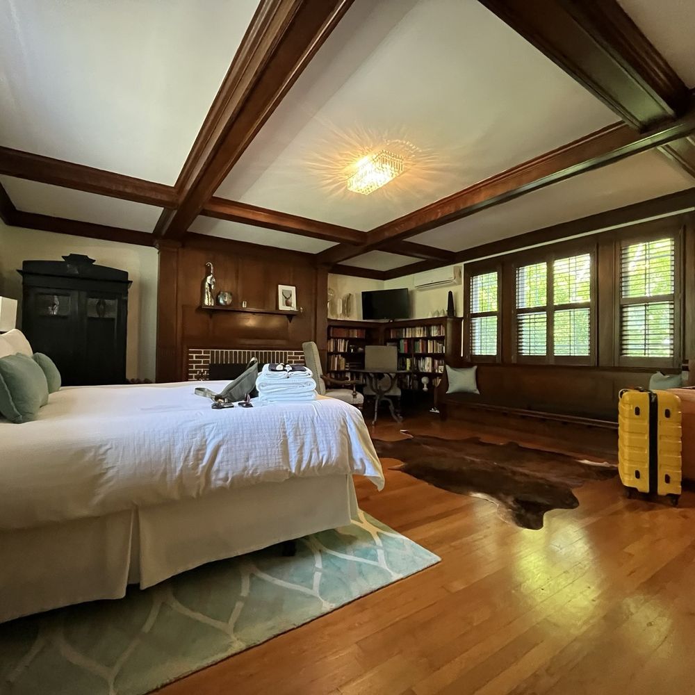Nobnocket Boutique Inn - Bedroom - Hotels Near Me - Vineyard Haven, Massachusetts