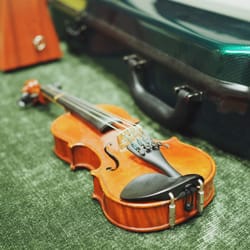 San Diego Violins - The world's tiniest violin...