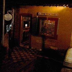 Pacífico Bar Café - O Pacífico é uma casinha pequenina, que fica num beco (de verdade), na esquina com a R. Sta Maria de Itabira, no Sion