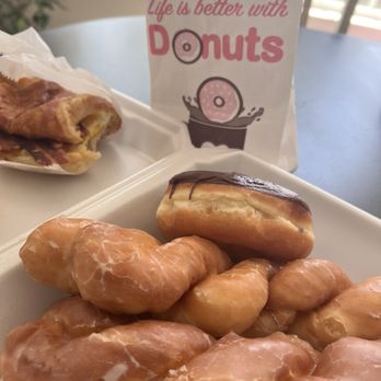 The Donut Palace - Glaze twists with chocolate glaze - Donuts Near Me - Maryville, Tennessee The Donut Palace - Glaze twists with chocolate glaze - Donuts Near Me - Maryville, Tennessee