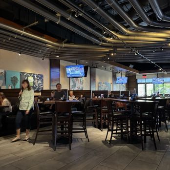 Yard House - Interior - New American Near Me - Phoenix, Arizona