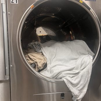 Darrell's Coin Laundry - This was a full load of sheets and towels + clothes! They fit in one! - Laundromat Near Me - Ewa Beach, Hawaii Darrell's Coin Laundry - This was a full load of sheets and towels + clothes! They fit in one! - Laundromat Near Me - Ewa Beach, Hawaii