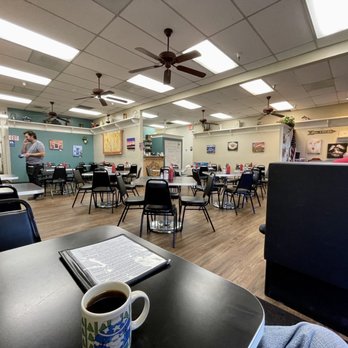 Crying Onion Cafe - Dining room - clean and nicely decorated - New American Near Me - Tucson, Arizona