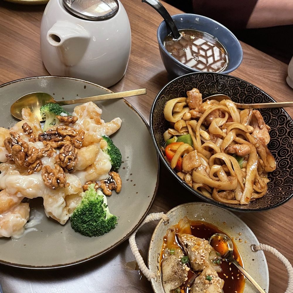 The Noodle Den - Honey walnut shrimp, Kung pao noodle, chicken wonton - Chinese Near Me - Las Vegas, Nevada The Noodle Den - Honey walnut shrimp, Kung pao noodle, chicken wonton - Chinese Near Me - Las Vegas, Nevada