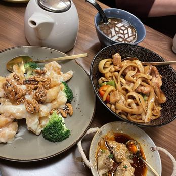 The Noodle Den - Honey walnut shrimp, Kung pao noodle, chicken wonton - Chinese Near Me - Las Vegas, Nevada The Noodle Den - Honey walnut shrimp, Kung pao noodle, chicken wonton - Chinese Near Me - Las Vegas, Nevada