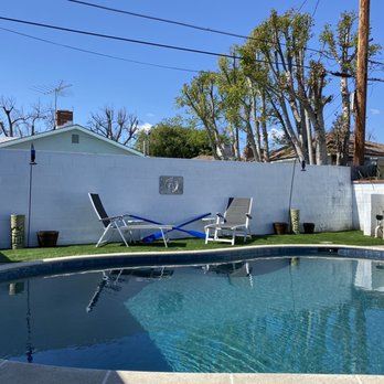 EHD Builders - High quality synthetic lawn where there were concrete slabs that were uneven and popping up. - General Contractors Near Me - Los Angeles, California EHD Builders - High quality synthetic lawn where there were concrete slabs that were uneven and popping up. - General Contractors Near Me - Los Angeles, California